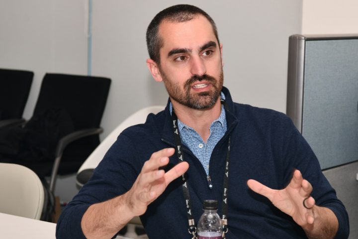 에델골프 알렉스 바드 대표이사가 에델 골프 브랜드에
대해 설명하고 있다